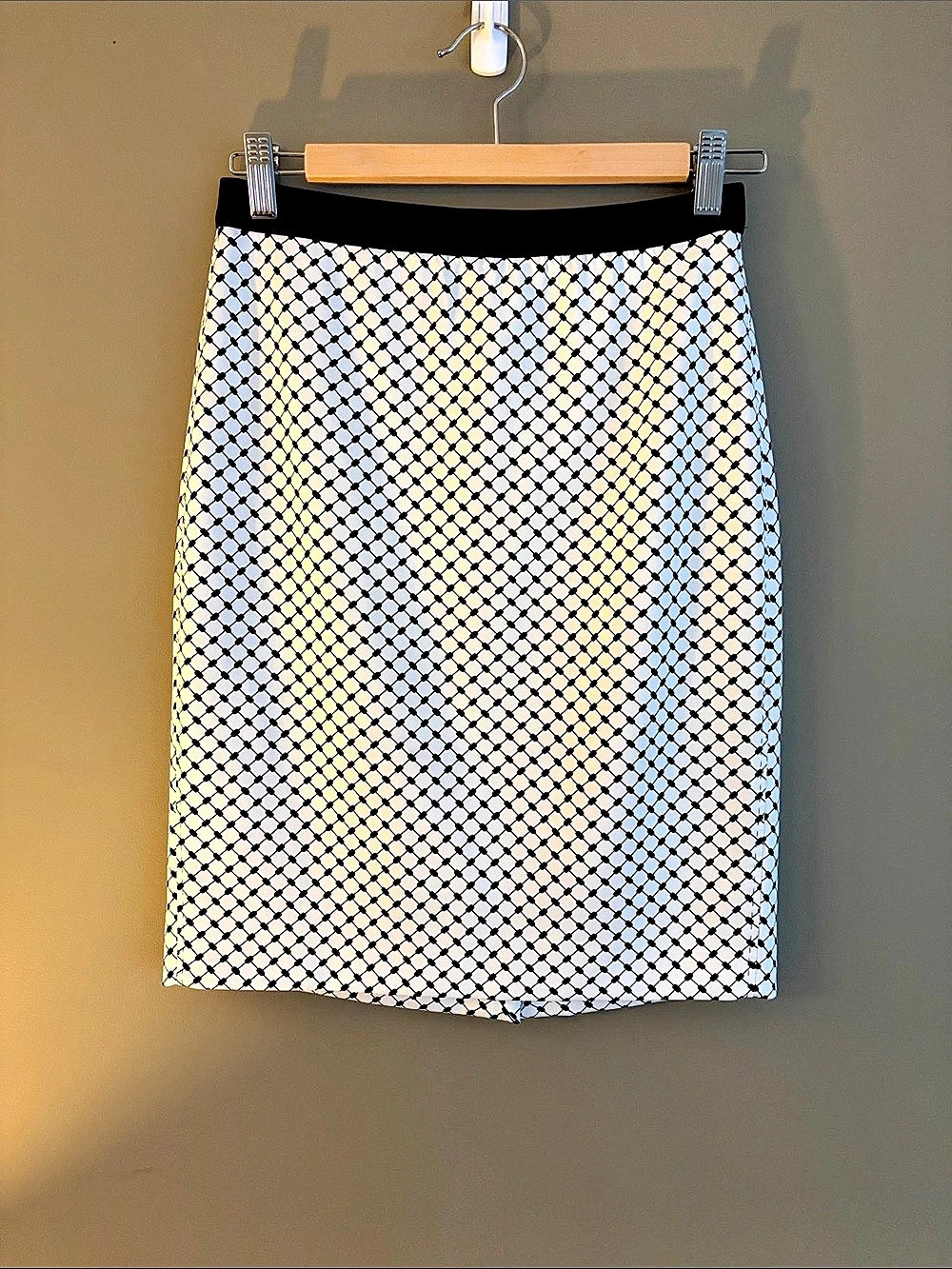 Marc Cain Geometric Pencil Skirt in White & Black Size N 2 Like New